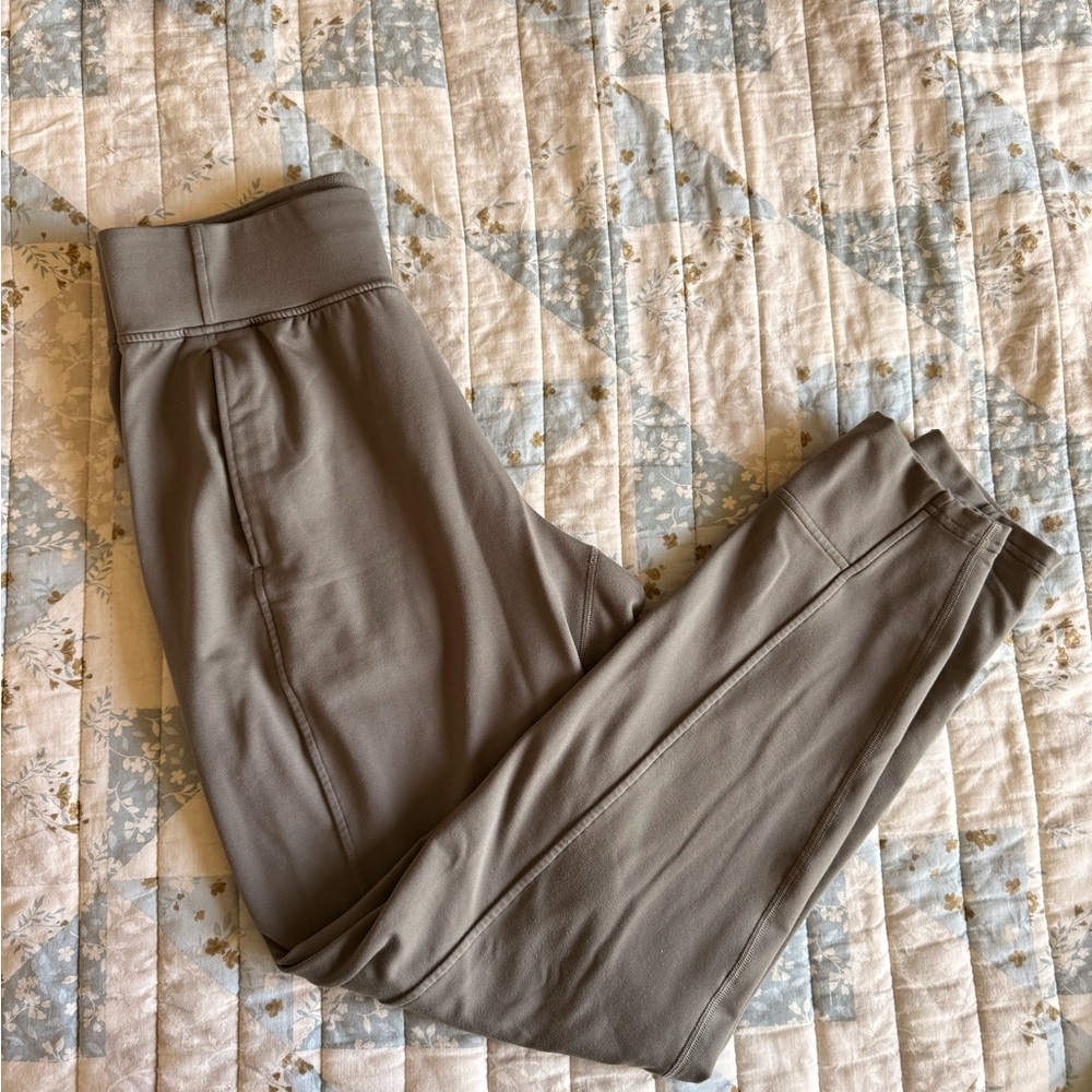 Lululemon Light Taupe High-Waist Jogger Pants / sz 6